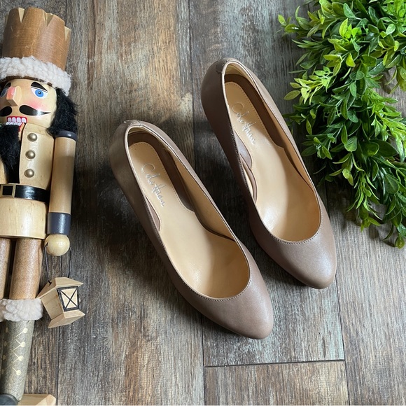 Cole Haan women’s heels - 5B - Picture 2 of 15